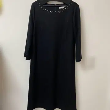 블랙 비쥬 포함 무릎 기장 원피스 38