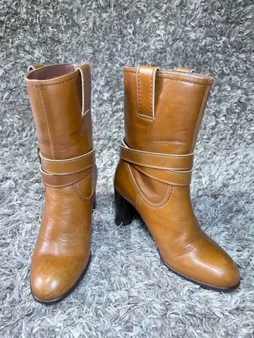 새상품급! DIANA 다이애나 아몬드 토 벨트 스트랩 숏부츠