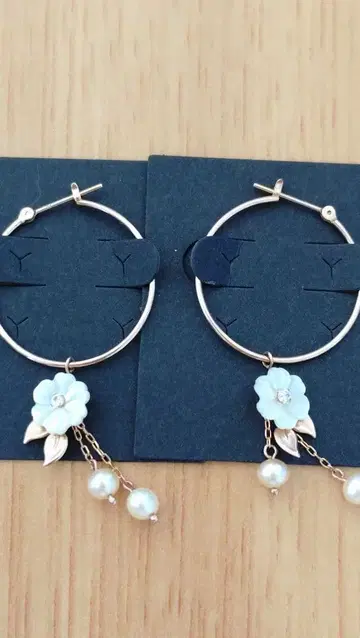 K10 꽃과 펄의 매달리는 귀걸이