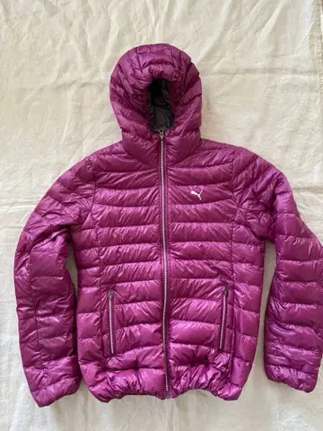 보라색 다운 자켓 후드 부착