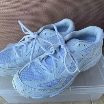 화이트 메쉬 러닝화