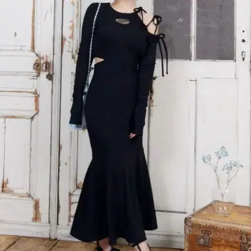 EATME 리본 컷 아웃 머메이드 원피스 black 블랙