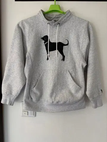 The Black Dog 모크넥 그레이 맨투맨 L