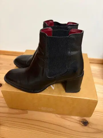 ZARA 블랙 가죽 사이드 고어 부츠 37