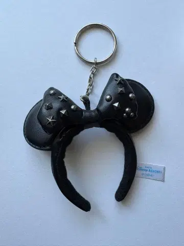 스터드 장식 블랙 미키 귀 머리띠 키링