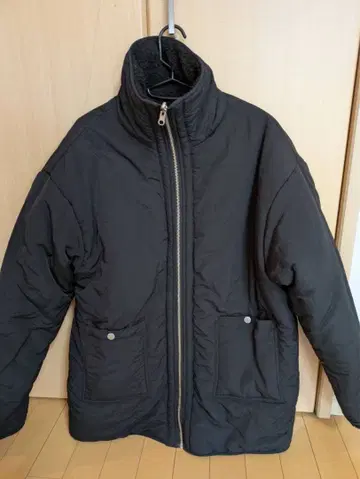 프릭스스토어 스탠드 카라 리버서블 보아 블루종 블랙