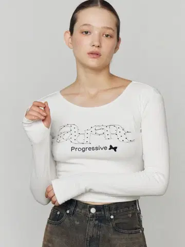 로고 패치 크롭 롱 T