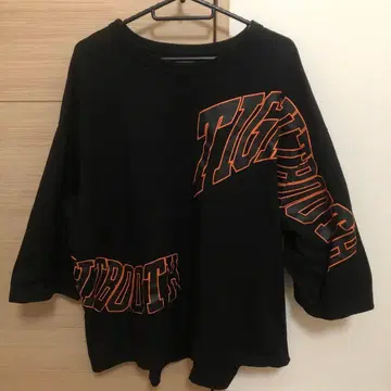 TIGHTBOOTH 래글런 티셔츠