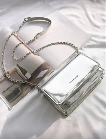 실버 숄더백