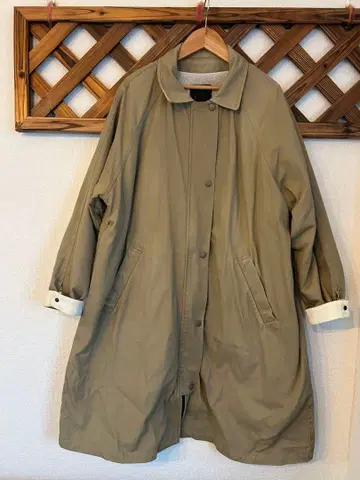 KBF 베이지 플리스 라이닝 코트