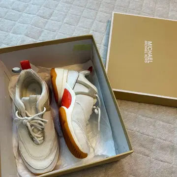 MICHAEL KORS 화이트 스니커즈 23.5cm