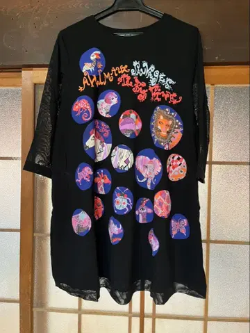 TOKUKO 1er VOL 그래픽 프린트 블랙 T셔츠 사이즈 9