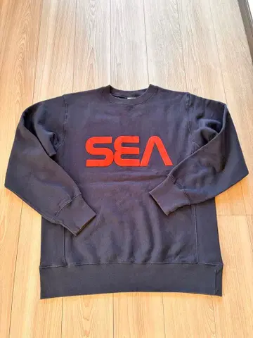 SEA 로고 네이비 맨투맨