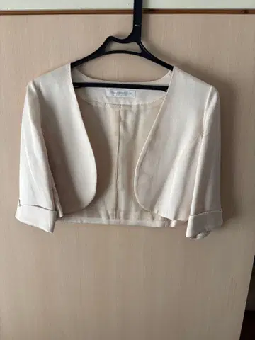 STRAWBERRY FIELDS 베이지 자켓