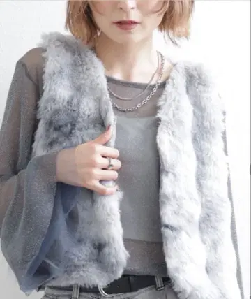 그레이 계열 퍼 베스트 슬리브리스