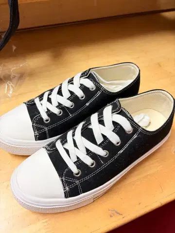 블랙 데님 스니커즈