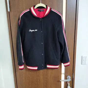 다크 네이비 바시티 자켓 스트라이프 자수