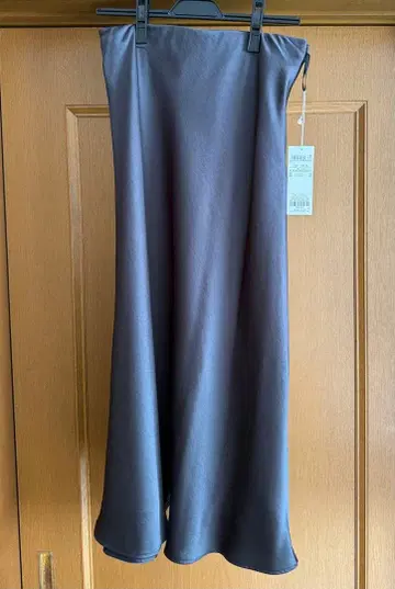 택 포함 새상품 그레이 플레어 롱 스커트 사이즈 40