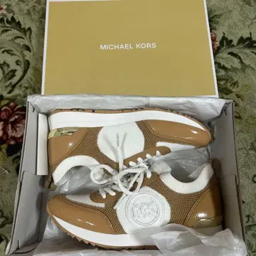 MICHAEL KORS 베이지/화이트 스니커즈