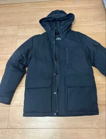 ZARA 블랙 다운 자켓 후드 부착