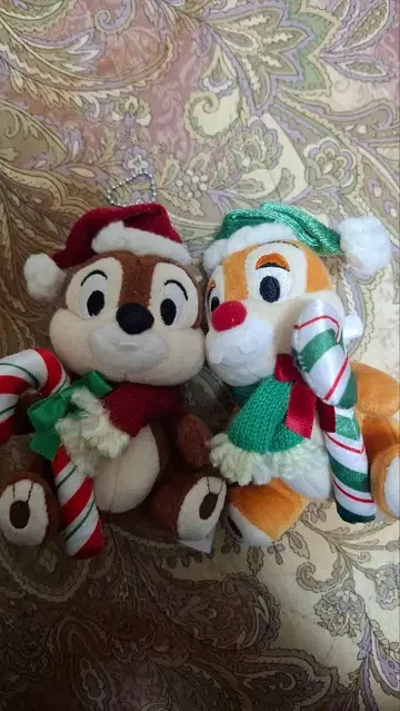 칩과 데일 2022 크리스마스 인형 배지