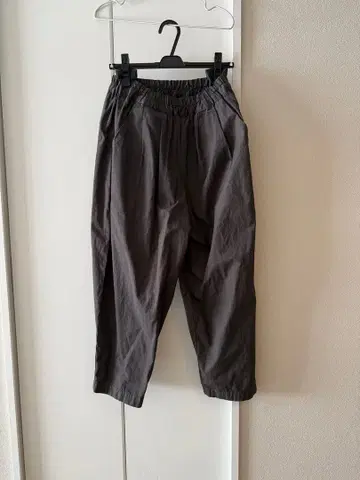 KURASUKOTO 이지 팬츠 M 차콜 오가닉 코튼