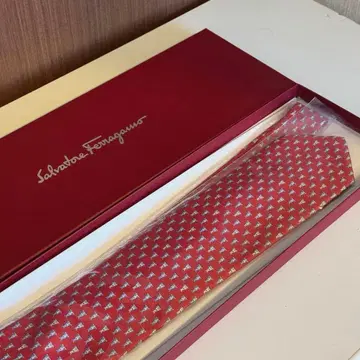 [미사용 새상품] 페라가모 넥타이 실크 강아지 패턴