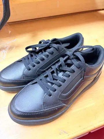 VANS Canora V2940 LE black