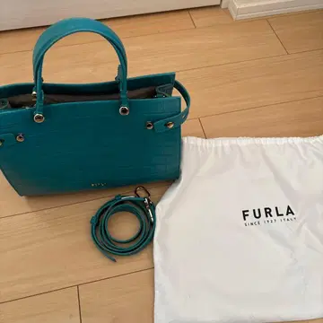 FURLA 터콰이즈 핸드백 긴자점 한정 컬러