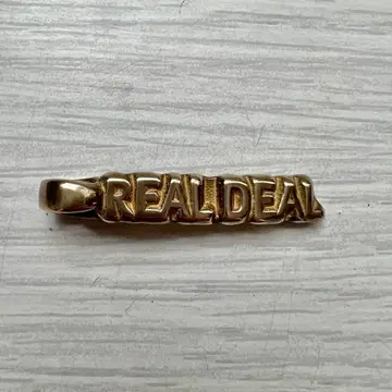 빌 월 레더 x 리얼딜 참 펜던트 탑