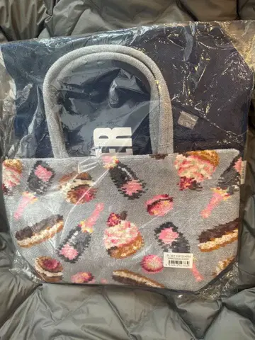 새상품 택 포함 페이 라 스위츠 패턴 그레이 토트백