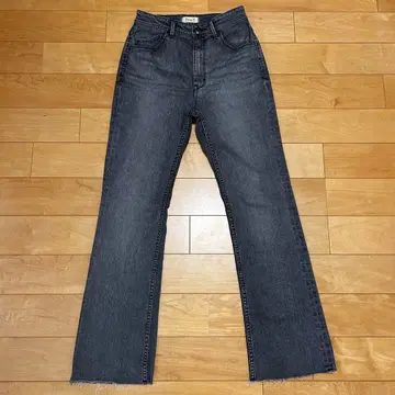 YANUK 플레어 데님 W24 bts31m