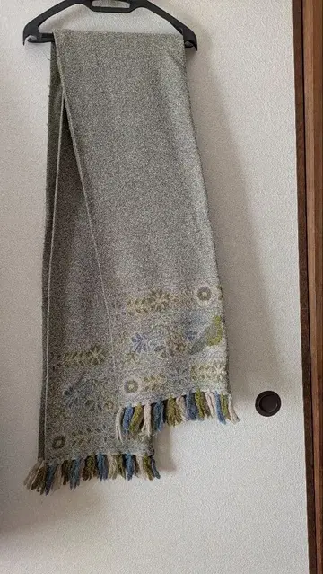 새와 꽃 자수의 캐주얼 스톨