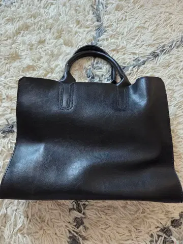 블랙 가죽 핸드백