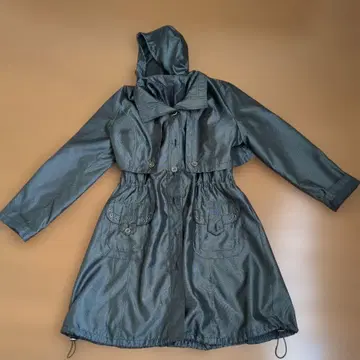 다크 그레이 트렌치코트 후드 부착