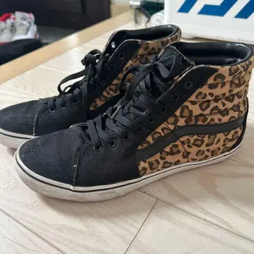 VANS 레오파드 프린트 하이컷 스니커즈