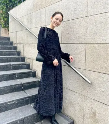 mystic 미스틱 [모리카와 기획] 꽃무늬 벨로아 원피스