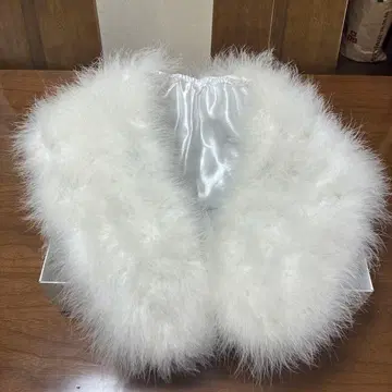 화이트 인조 모피 숄