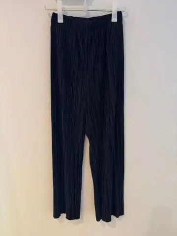 CLANE 블랙 플리츠 팬츠