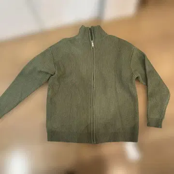 나노 유니버스 올리브 그린 하이넥 스웨터