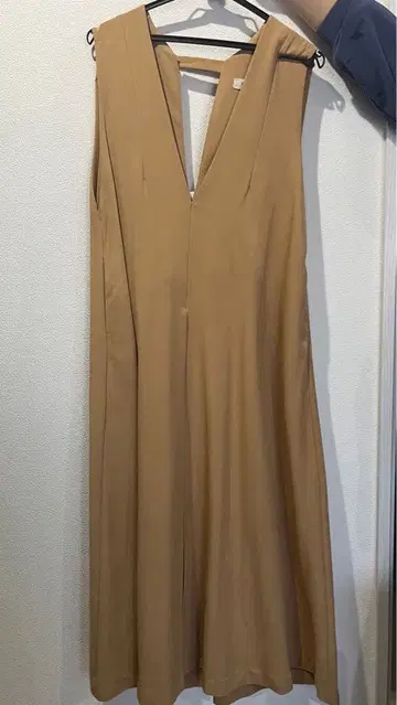 COCO DEAL 베이지 V넥 원피스