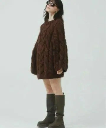 THE TOE MARAIS 핸드메이드 니트 브라운