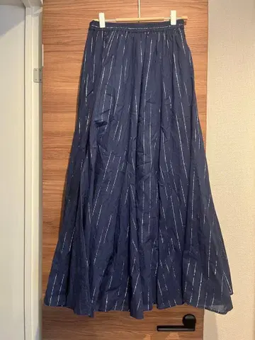 네이비 스트라이프 플레어 롱 스커트
