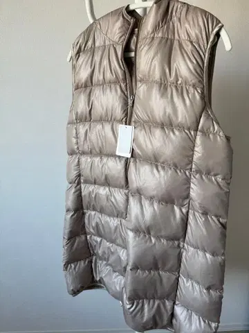 베이지 퀼팅 다운 베스트 후드 부착