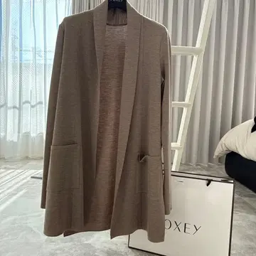 FOXEY 로고 베이지 롱 가디건