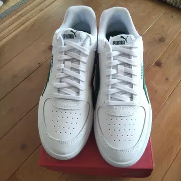 PUMA 화이트/그린 스니커즈