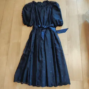 네이비 프릴 플레어 원피스 클리닝 완료