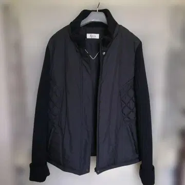 블랙 다운 자켓 퀼팅 디자인