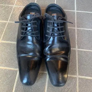 LASSU & FRISS 블랙 가죽 드레스 슈즈