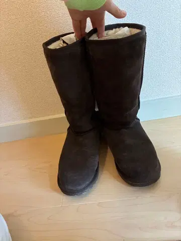 EMU 어그 부츠 다크 브라운 안감 부착
